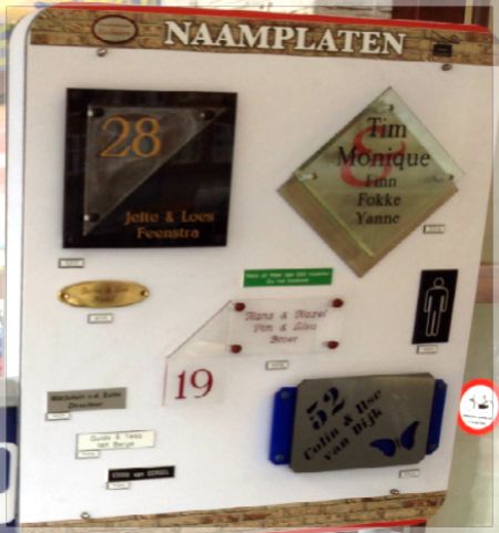Voorbeelden van gegraveerde naamplaten